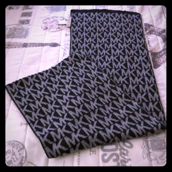 Michael Kors Accessories - MK Scarf 🧣